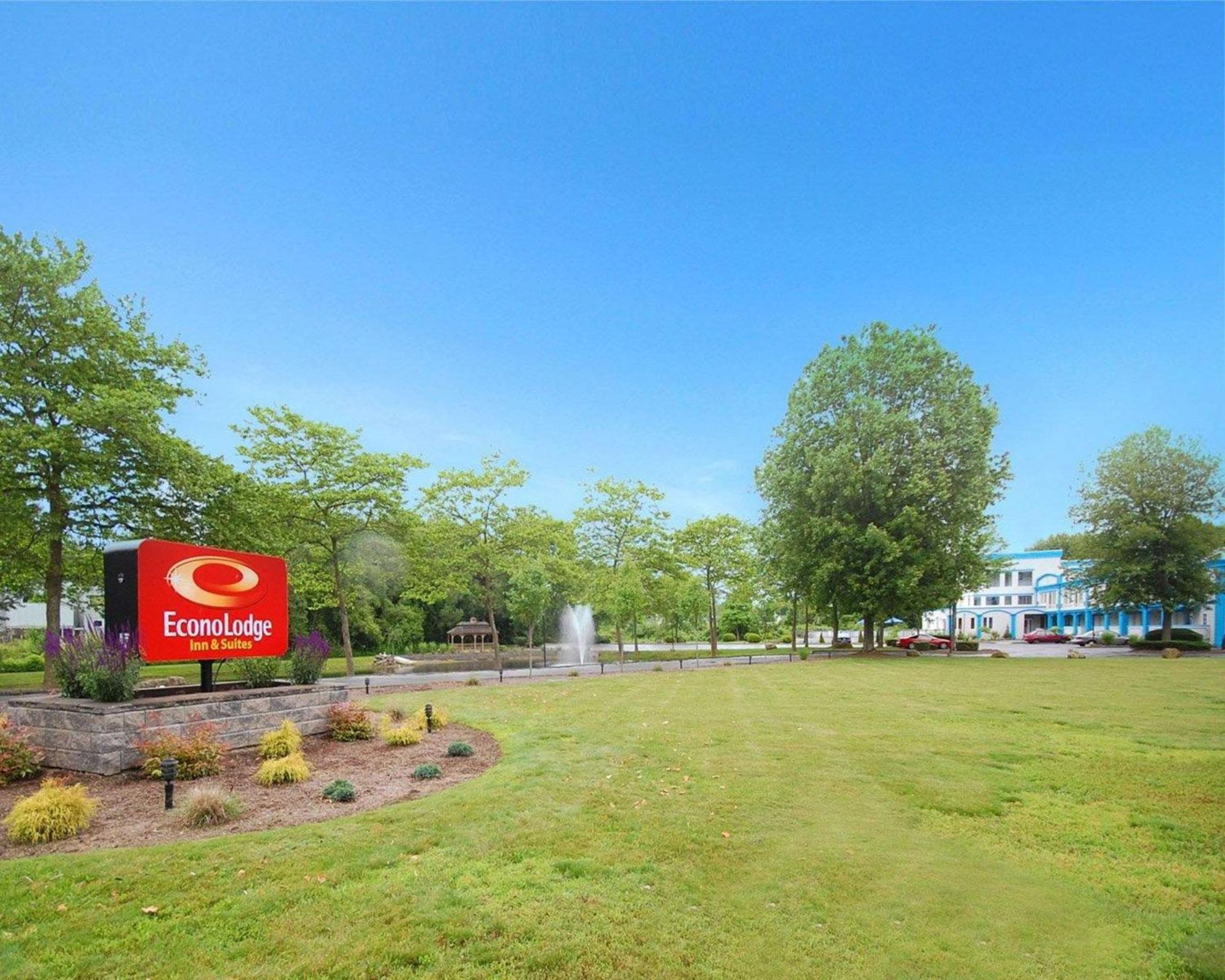 Econo Lodge Inn & Suites Old Saybrook - Westbrook Exterior photo