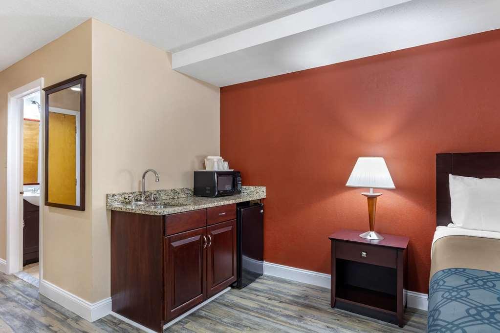 Econo Lodge Inn & Suites Old Saybrook - Westbrook Room photo